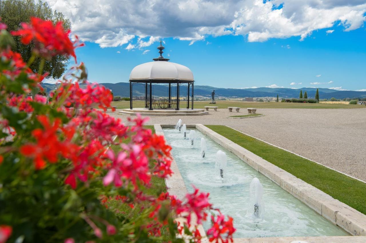 La Bagnaia Golf Resort Экстерьер фото